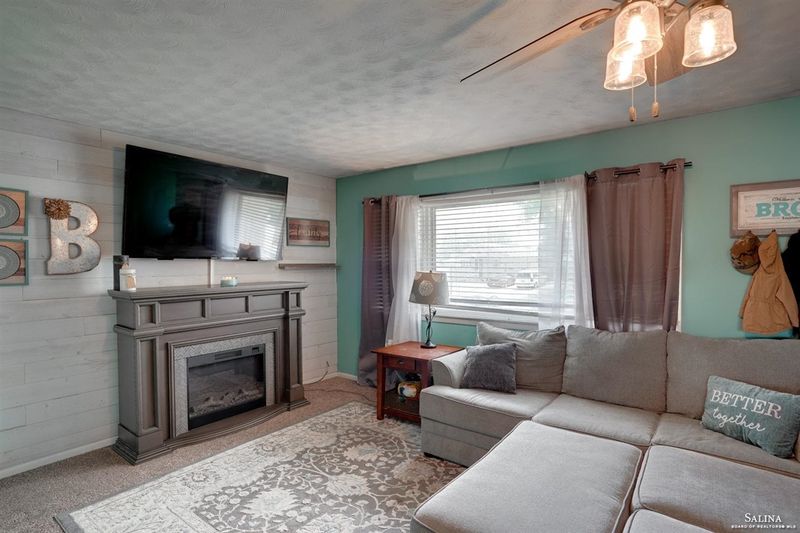 2167 Edward St, Salina, KS 67401