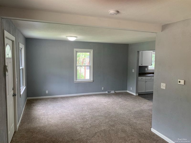 1014 N 11th St, Salina, KS 67401