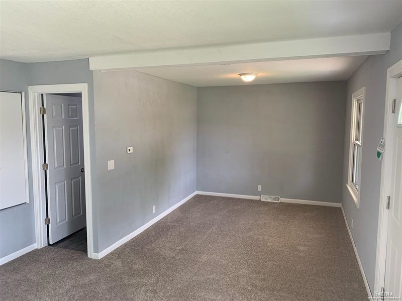 1014 N 11th St, Salina, KS 67401