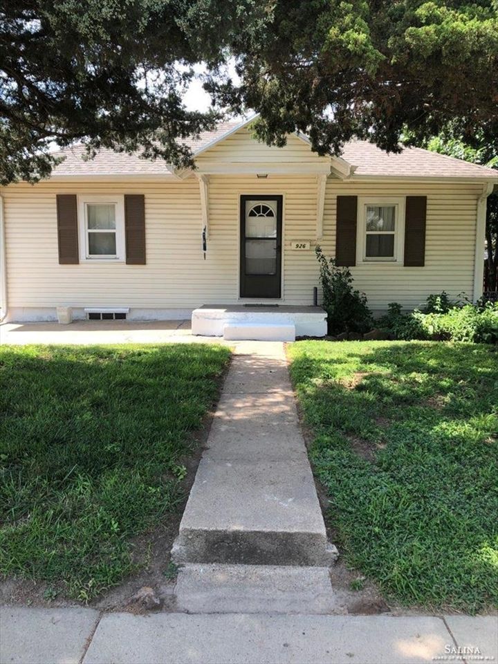 926 Sheridan St, Salina, KS 67401
