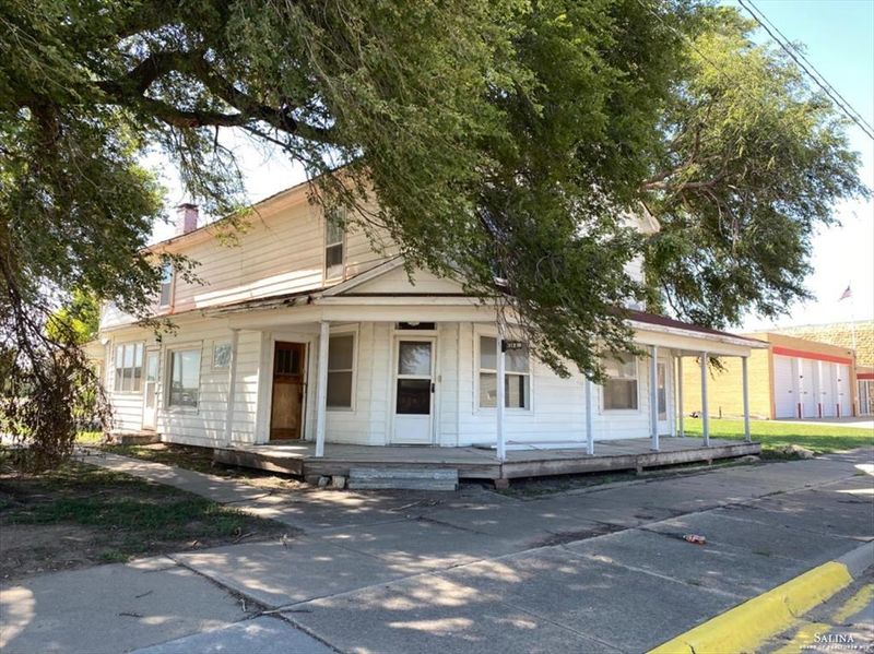 229 S Main St, Lucas, KS 67648