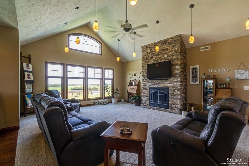 2978 W Cloud St, Salina, KS 67401