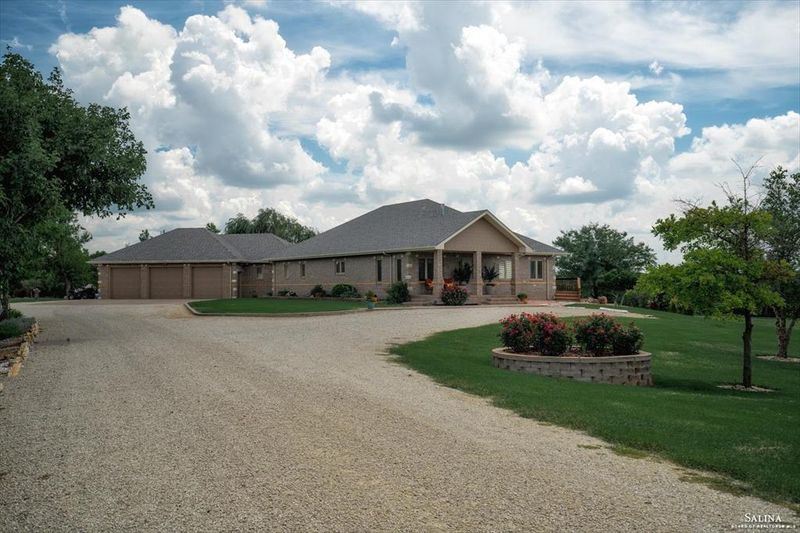 360 S Morris Dr, Salina, KS 67401
