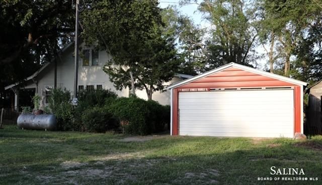 2018 Frontier Rd, Bennington, KS 67422