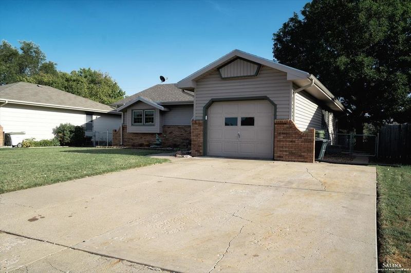 1220 E Minneapolis Ave, Salina, KS 67401