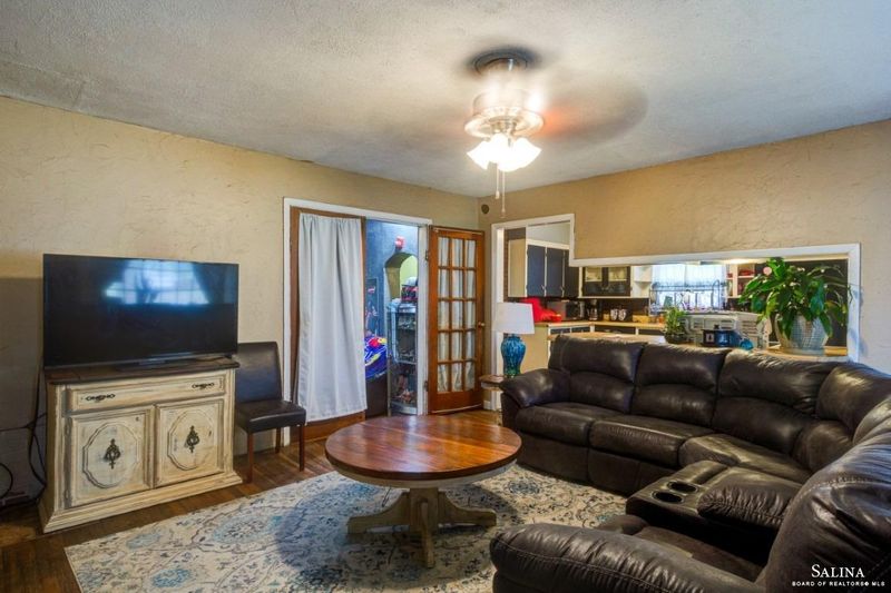 637 E Wilson St, Salina, KS 67401