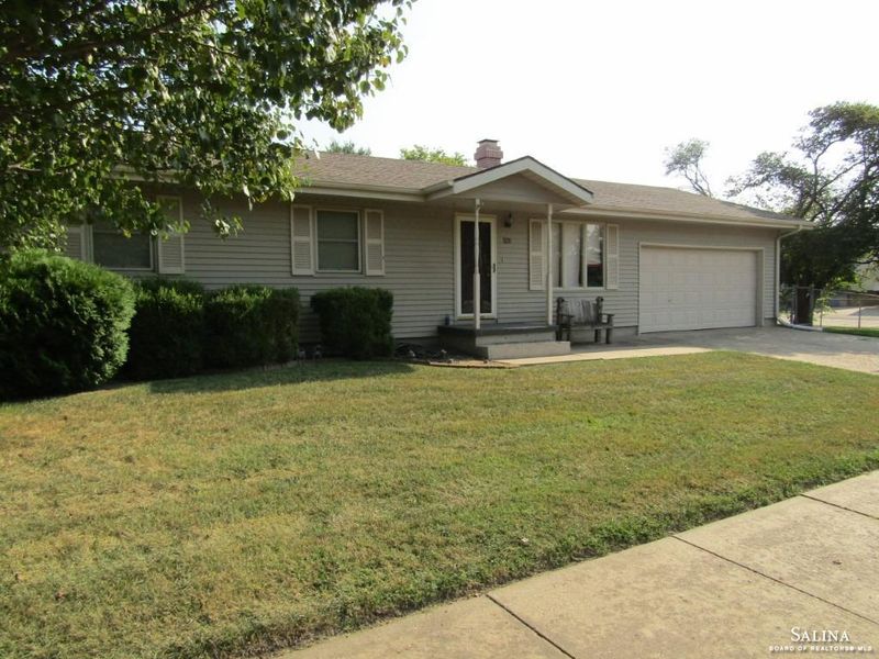 1120 Albert Ave, Salina, KS 67401