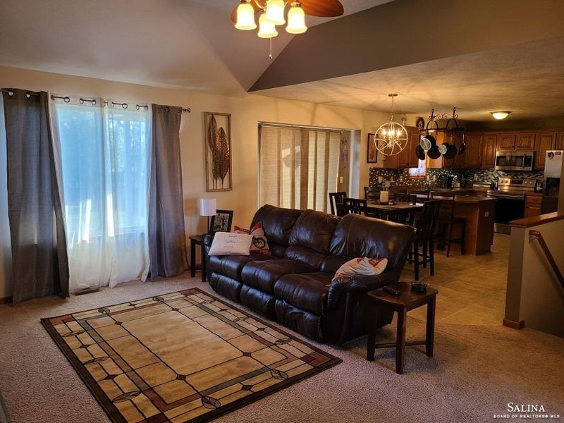 2990 Jack Cir, Salina, KS 67401