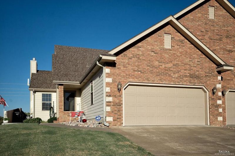 2245 Saddlebrook Dr, Salina, KS 67401