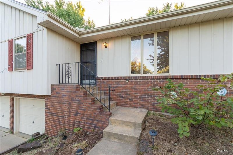 5853 N Bartley Rd, Salina, KS 67401