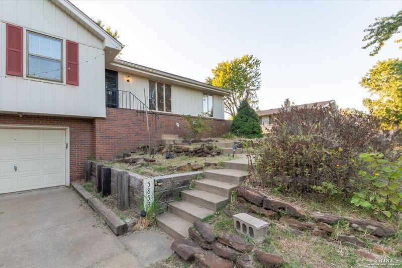 5853 N Bartley Rd, Salina, KS 67401