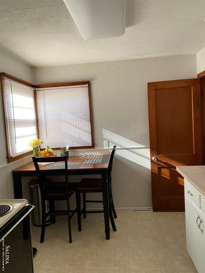 409 E Wilson St, Salina, KS 67401