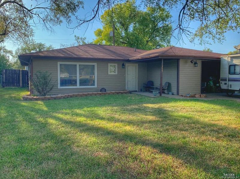768 Birch Dr, Salina, KS 67401
