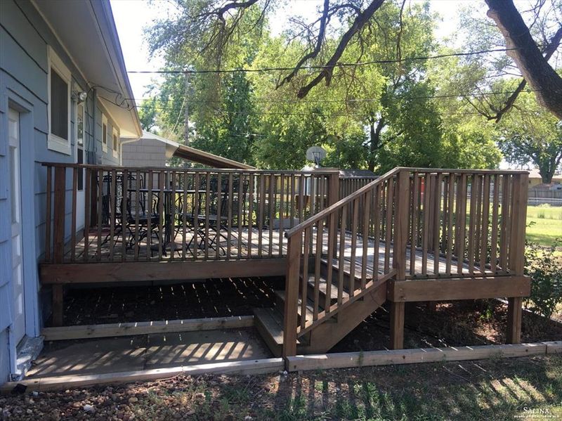 2068 Haskett Ave, Salina, KS 67401