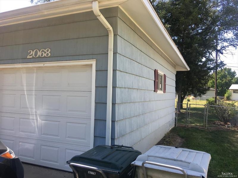 2068 Haskett Ave, Salina, KS 67401