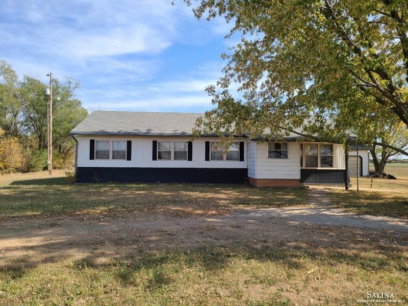 5093 S Halstead Rd, Lindsborg, KS 67456
