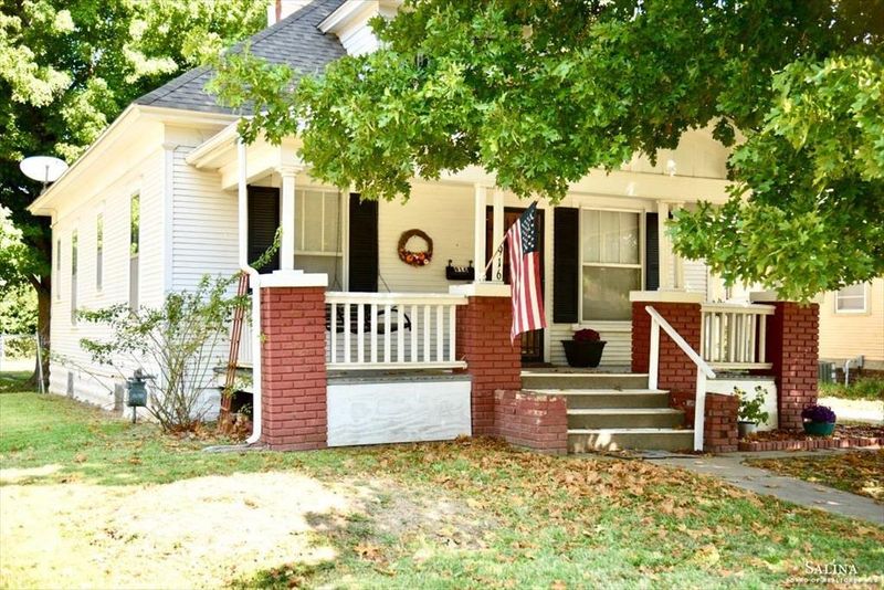 916 Park St, Salina, KS 67401