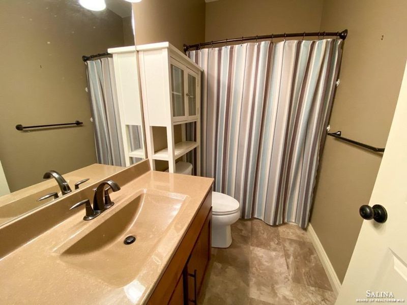 65 Wildcat Cir, Salina, KS 67401