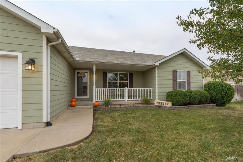 2415 Calcutta Dr, Salina, KS 67401