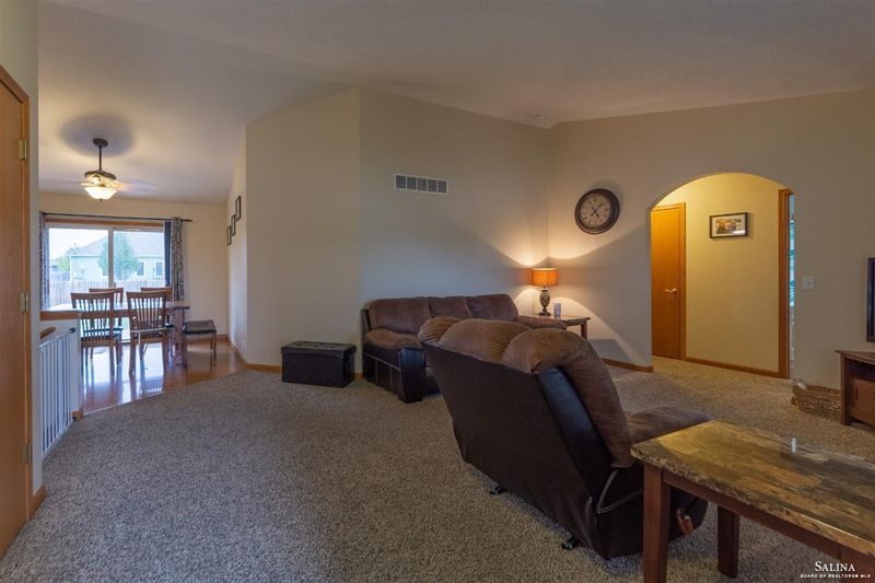 2415 Calcutta Dr, Salina, KS 67401
