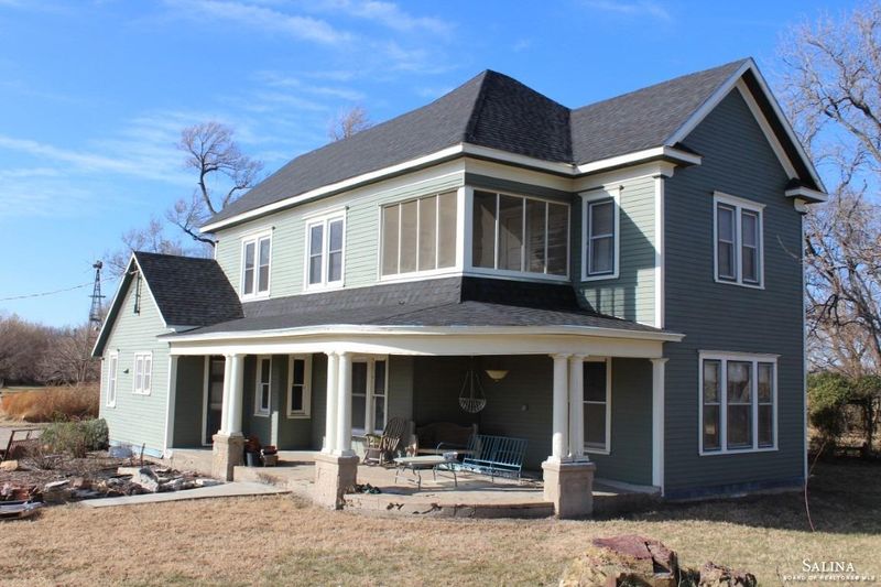 847 Eden Rd, Abilene, KS 67410