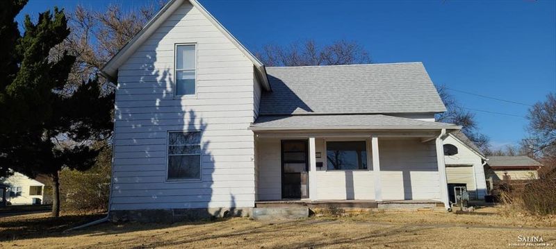 503 E 4th St, Beloit, KS 67420