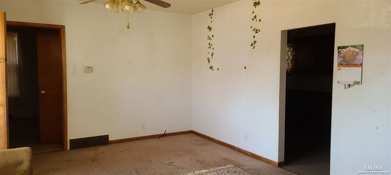 503 E 4th St, Beloit, KS 67420