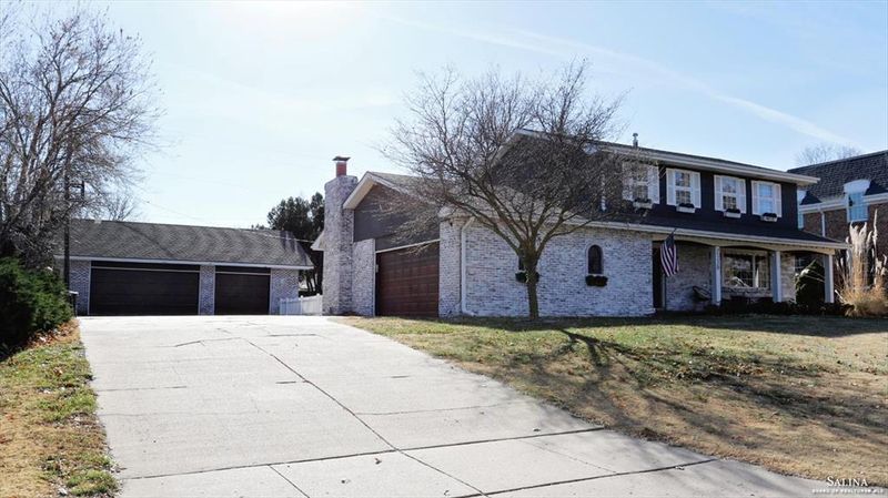 2338 Melrose Ln, Salina, KS 67401
