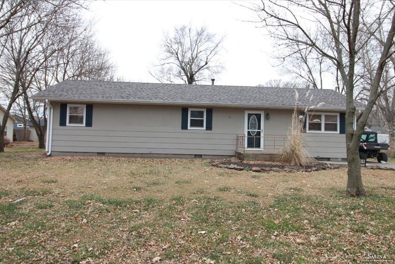 216 E 5th St, Solomon, KS 67480