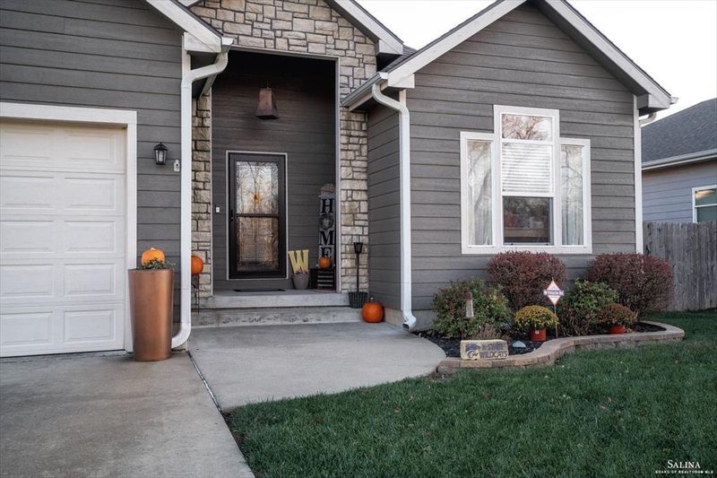 41 Wildcat Cir, Salina, KS 67401