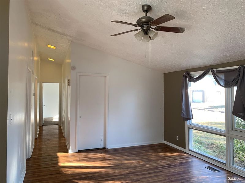 144 Florida Ave, Salina, KS 67401