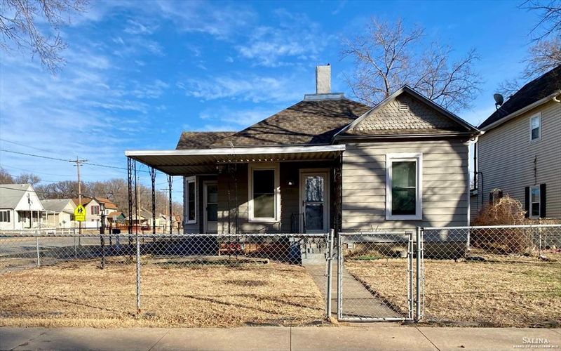 258 N Oakdale Ave, Salina, KS 67401