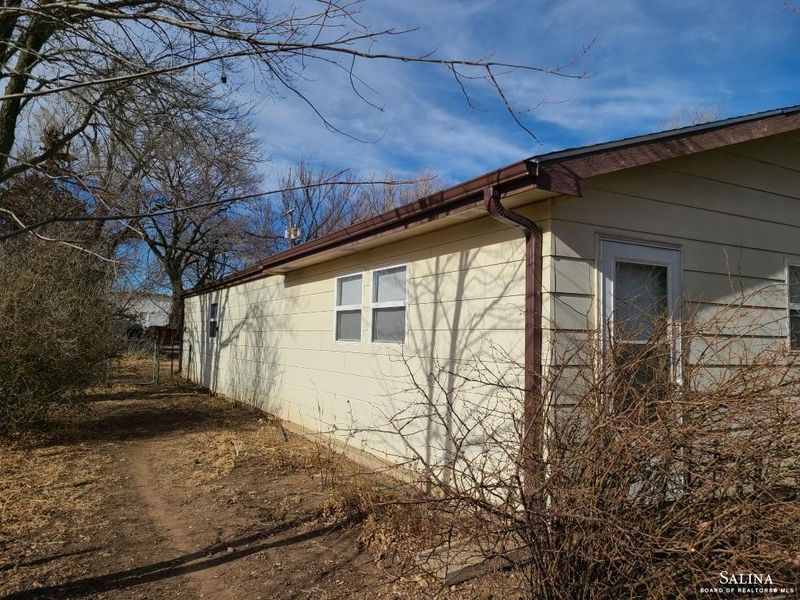 119 S 5th St, Smolan, KS 67456
