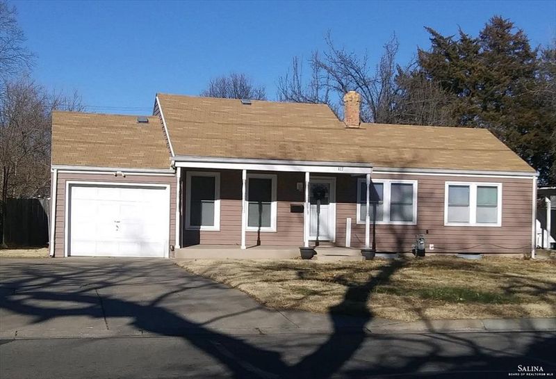 417 E Cloud St, Salina, KS 67401