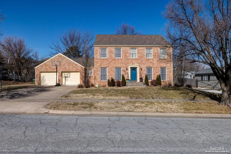 2211 Hillside Dr, Salina, KS 67401