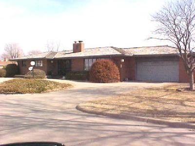 331 N Ash St, Russell, KS 67665-2523