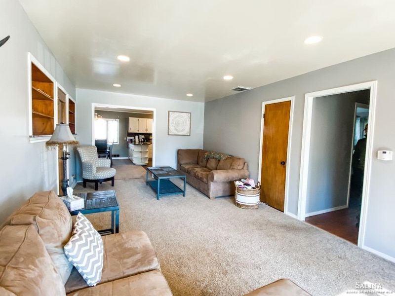 431 E Beloit Ave, Salina, KS 67401