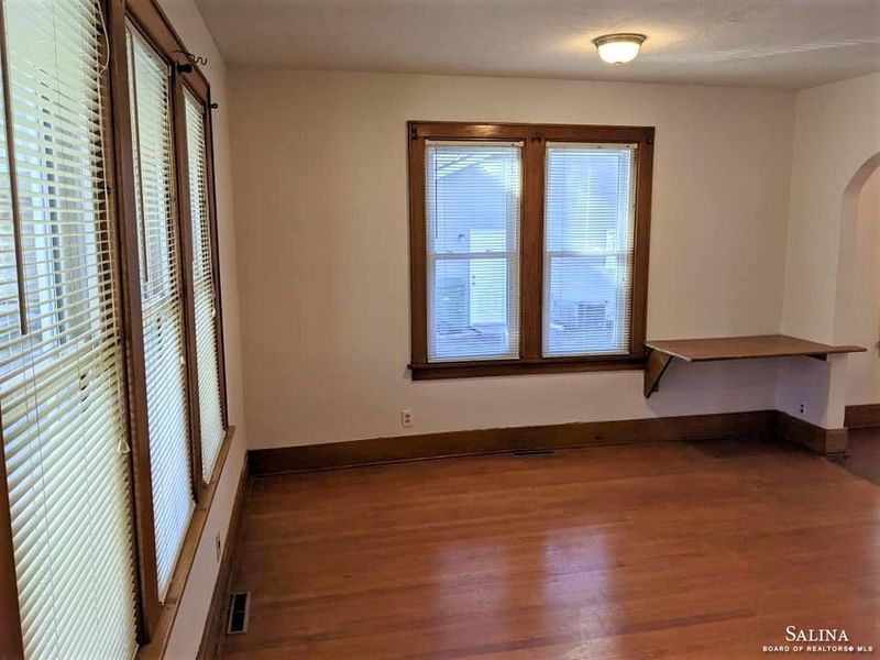 304 S 11th St, Salina, KS 67401