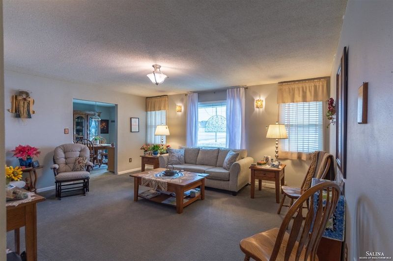 508 W 4th St, Marquette, KS 67464