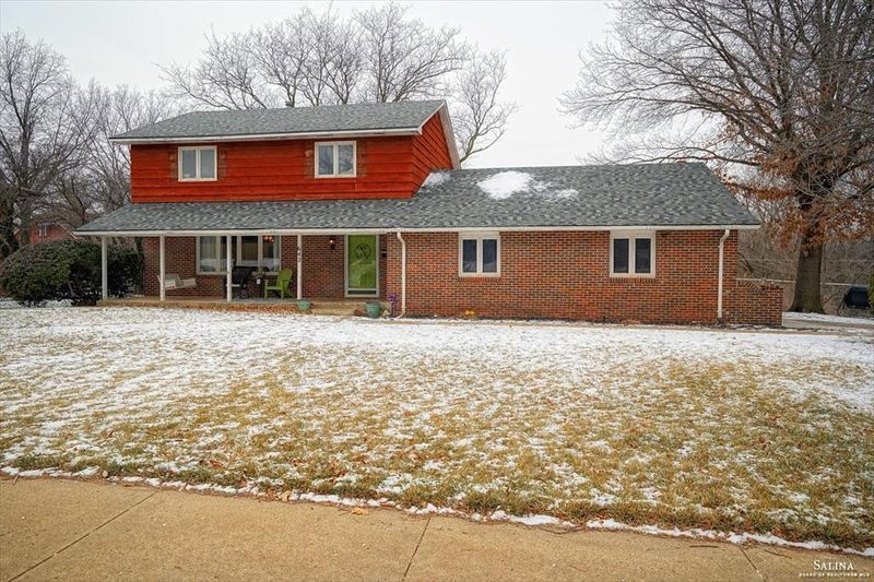 642 Starlight Dr, Salina, KS 67401