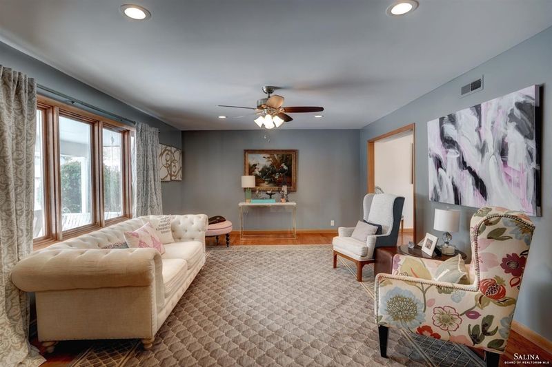 642 Starlight Dr, Salina, KS 67401