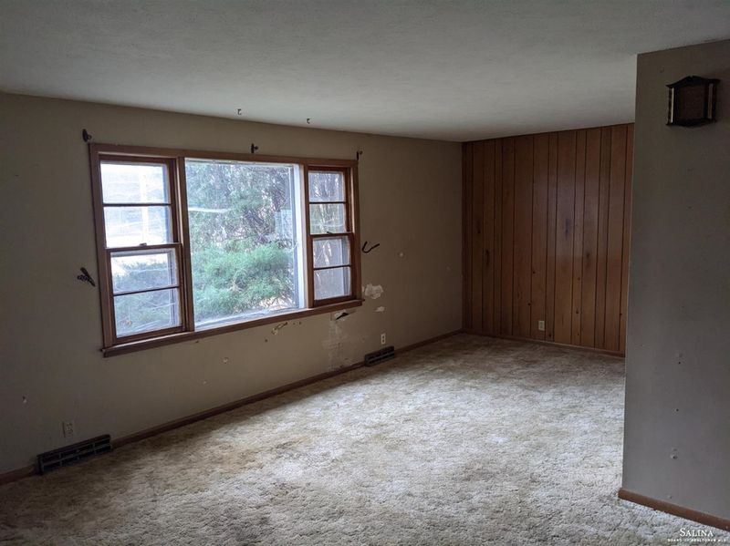 226 1700 Ave, Solomon, KS 67480