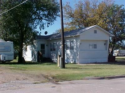 428 E 14th St, Russell, KS 67665