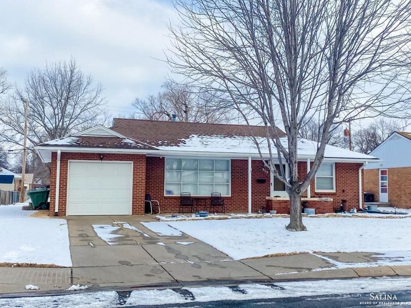 829 E Ellsworth Ave, Salina, KS 67401
