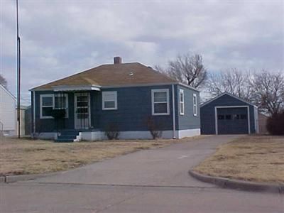 1737 N Main St, Russell, KS 67665