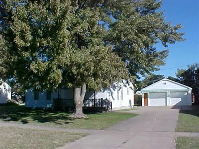 425 E 1st St, Russell, KS 67665