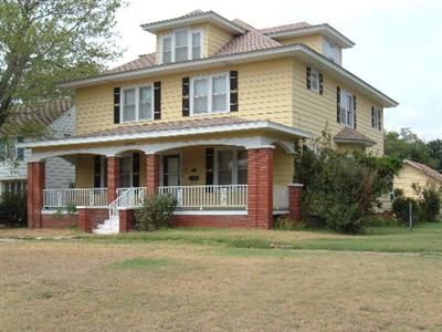 1446 Lakin, Great Bend, KS 67530
