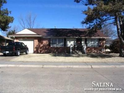 911 E Ellsworth Ave, Salina, KS 67401