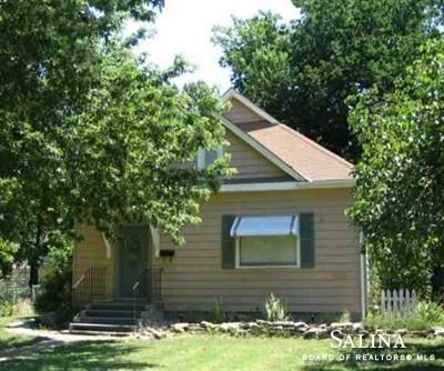 112 N West Pl, Salina, KS 67401