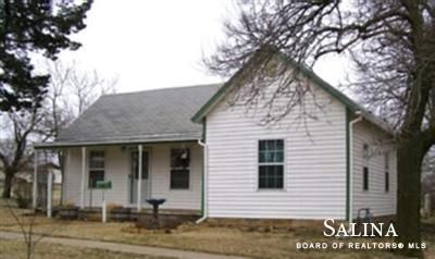227 W School St, Lincoln, KS 67455